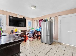 947 81, Los Angeles CA 90044