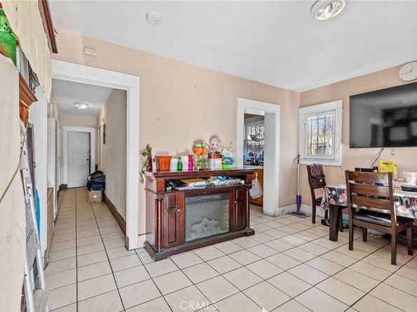 947 81, Los Angeles CA 90044