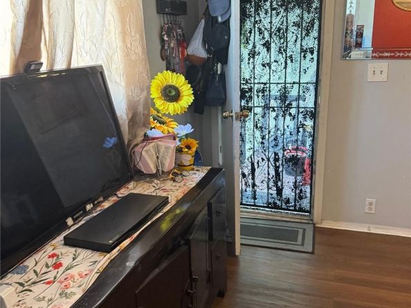 917 E 42nd Street, Los Angeles CA 90011