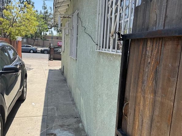 917 E 42nd Street, Los Angeles CA 90011