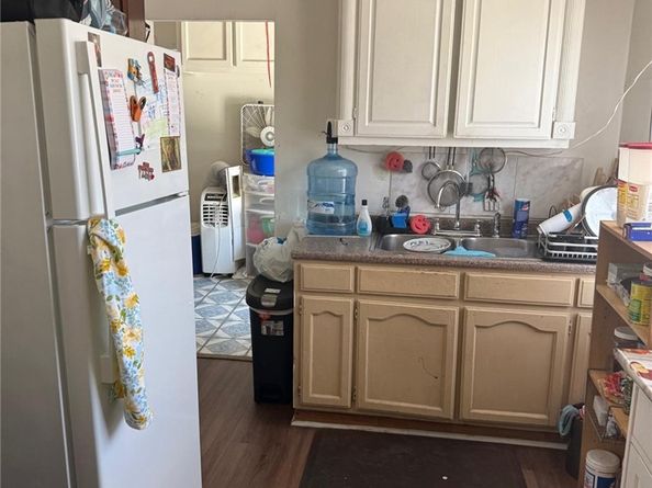 917 E 42nd Street, Los Angeles CA 90011