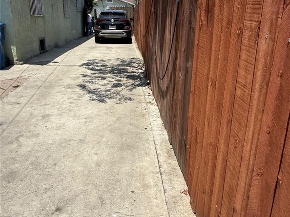 917 E 42nd Street, Los Angeles CA 90011