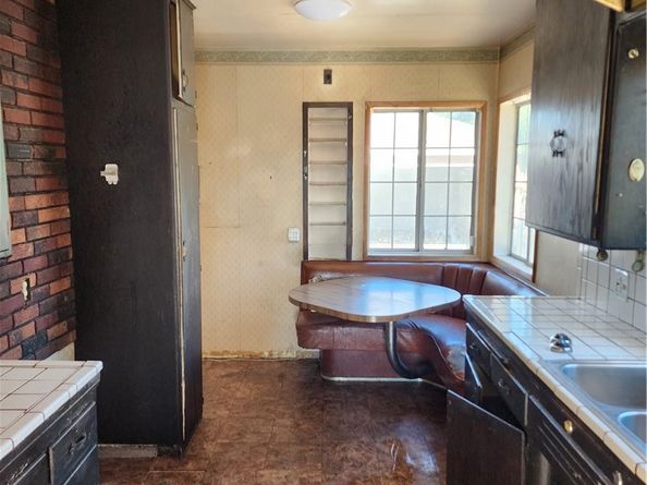 1200 S Castlegate Avenue, Compton CA 90221