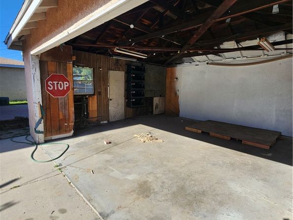 1200 S Castlegate Avenue, Compton CA 90221
