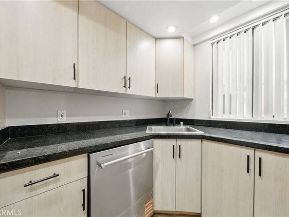 7826 Topanga Canyon Boulevard 218, Canoga Park CA 91304