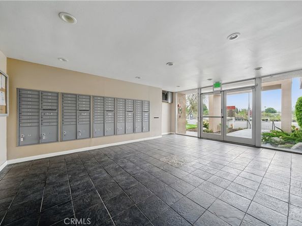7826 Topanga Canyon Boulevard 218, Canoga Park CA 91304