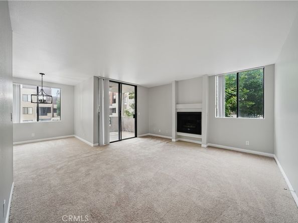 7826 Topanga Canyon Boulevard 218, Canoga Park CA 91304