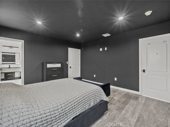 325 N Glenwood Place, Burbank CA 91506