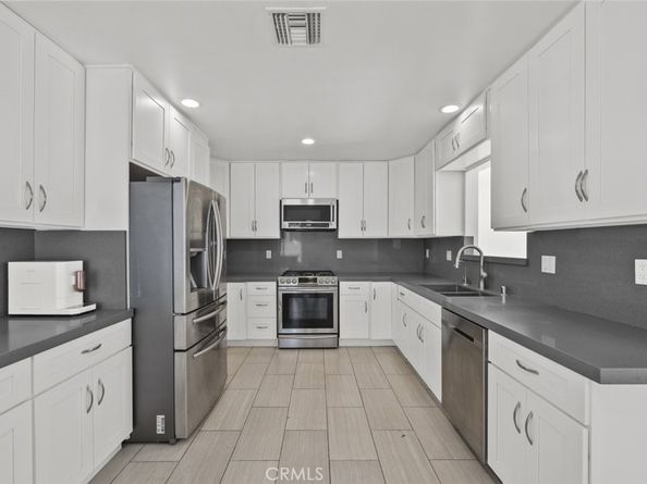 325 N Glenwood Place, Burbank CA 91506