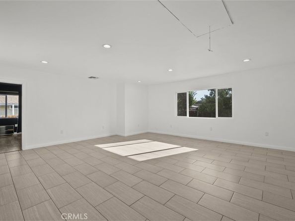325 N Glenwood Place, Burbank CA 91506