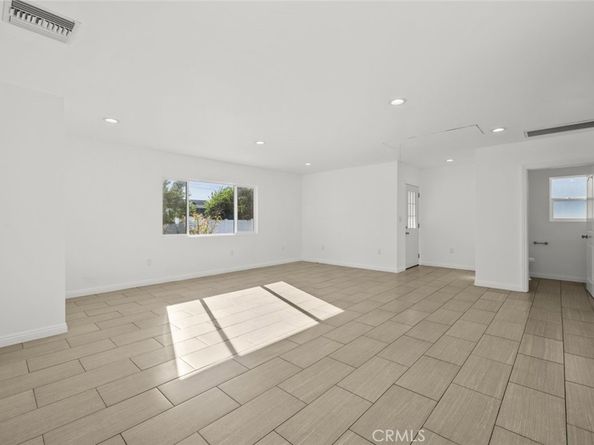 325 N Glenwood Place, Burbank CA 91506