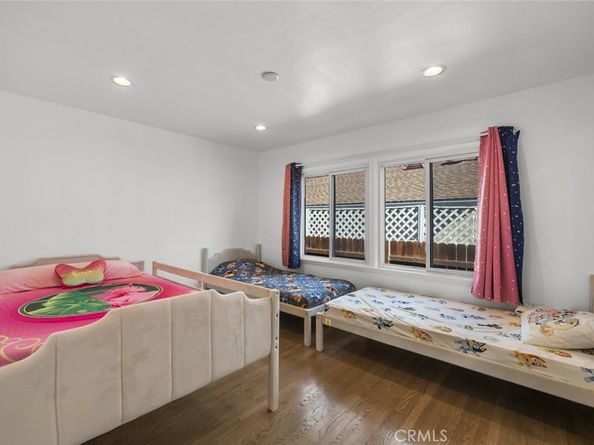 325 N Glenwood Place, Burbank CA 91506