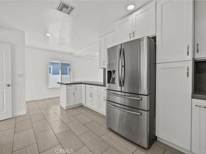325 N Glenwood Place, Burbank CA 91506