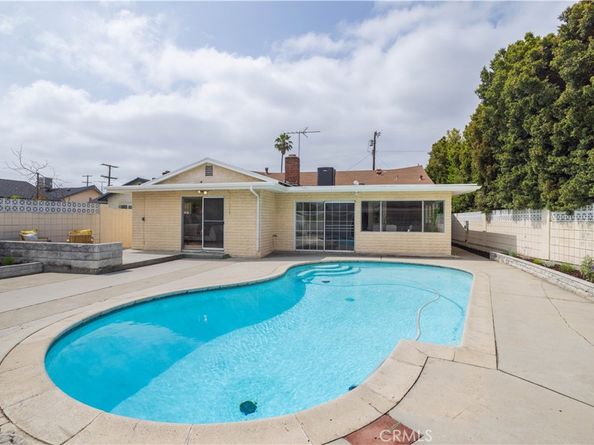 12715 Hart St, North Hollywood CA 91605