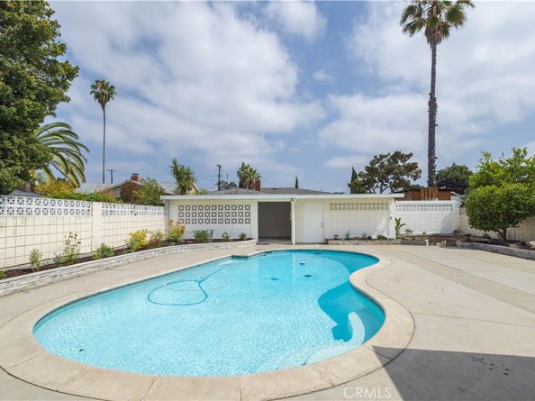 12715 Hart St, North Hollywood CA 91605