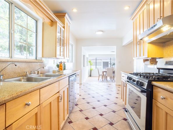 12715 Hart St, North Hollywood CA 91605