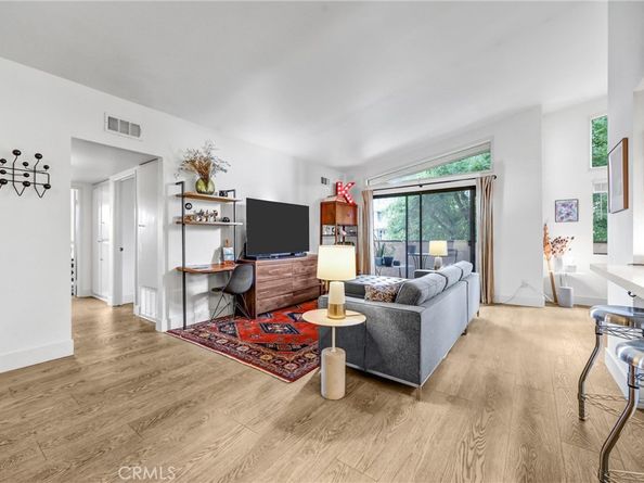 5805 Whitsett Avenue 201, Valley Village CA 91607