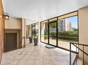 5805 Whitsett Avenue 201, Valley Village CA 91607