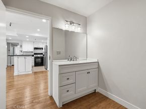 5143 Bakman 104, North Hollywood CA 91601