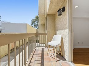 5143 Bakman 104, North Hollywood CA 91601