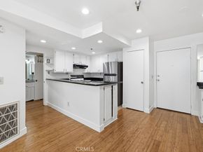 5143 Bakman 104, North Hollywood CA 91601