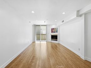5143 Bakman 104, North Hollywood CA 91601