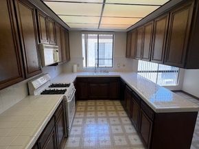 4454 Ventura Canyon Road 304, Sherman Oaks CA 91423