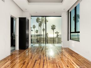 3009 Ocean Front Walk, Venice CA 90291