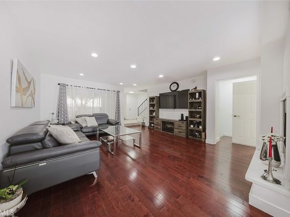 9775 Via Roma, Burbank CA 91504