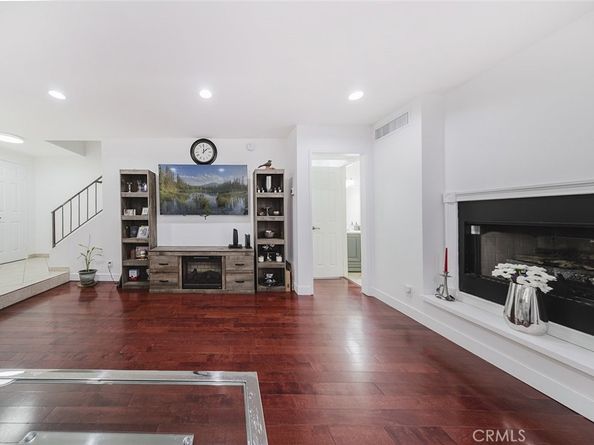 9775 Via Roma, Burbank CA 91504