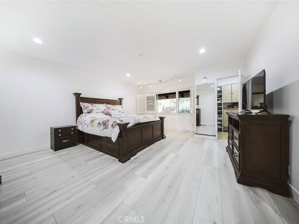 9775 Via Roma, Burbank CA 91504