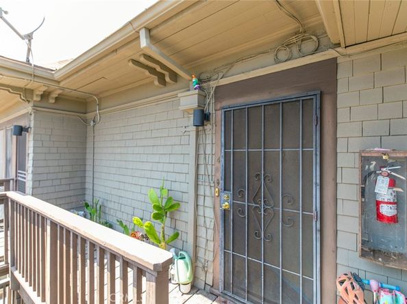 325 S Los Robles Avenue, Pasadena CA 91101