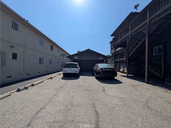 325 S Los Robles Avenue, Pasadena CA 91101