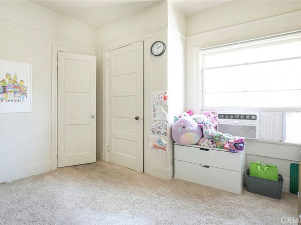 325 S Los Robles Avenue, Pasadena CA 91101