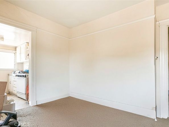 325 S Los Robles Avenue, Pasadena CA 91101