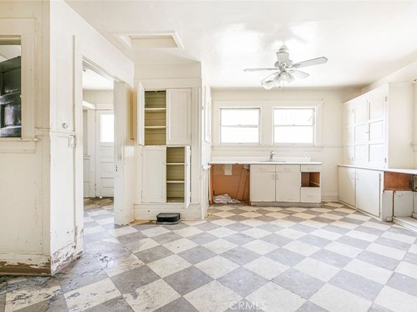 325 S Los Robles Avenue, Pasadena CA 91101