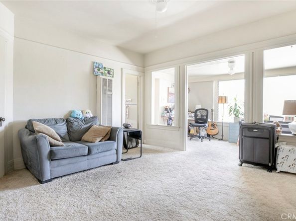 325 S Los Robles Avenue, Pasadena CA 91101