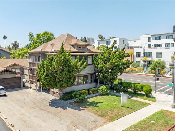 325 S Los Robles Avenue, Pasadena CA 91101