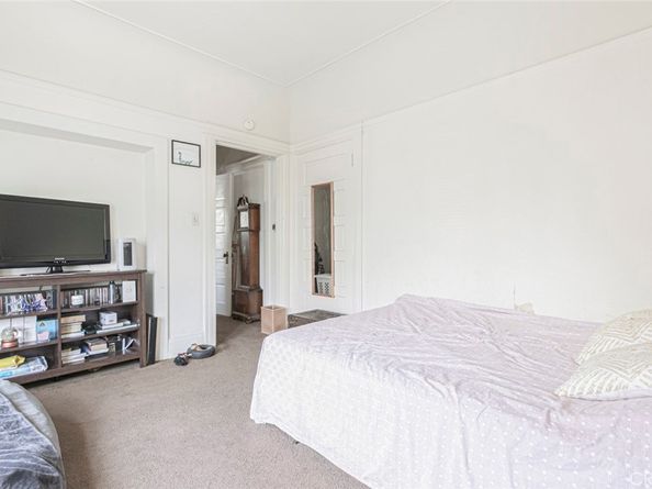 325 S Los Robles Avenue, Pasadena CA 91101