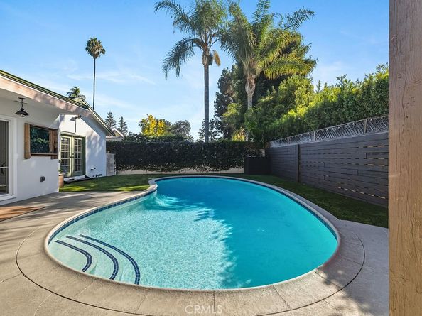 5725 Rhodes Avenue, Valley Village CA 91607
