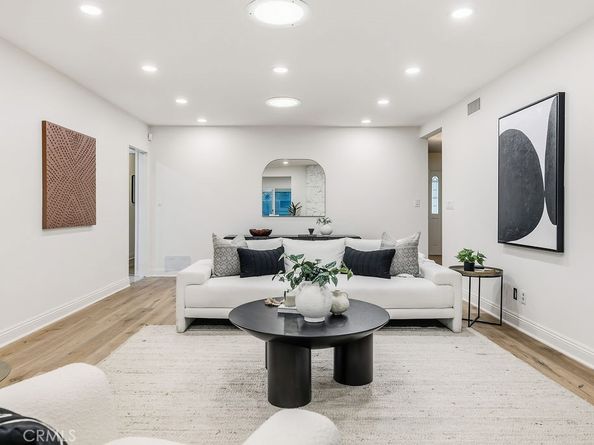 5725 Rhodes Avenue, Valley Village CA 91607