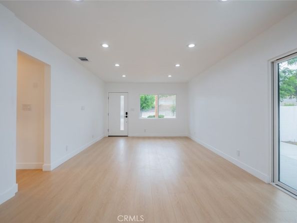 7734 N Glenoaks Boulevard, Burbank CA 91504