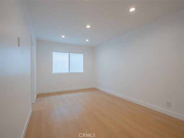 7734 N Glenoaks Boulevard, Burbank CA 91504