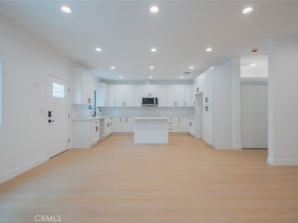 7734 N Glenoaks Boulevard, Burbank CA 91504