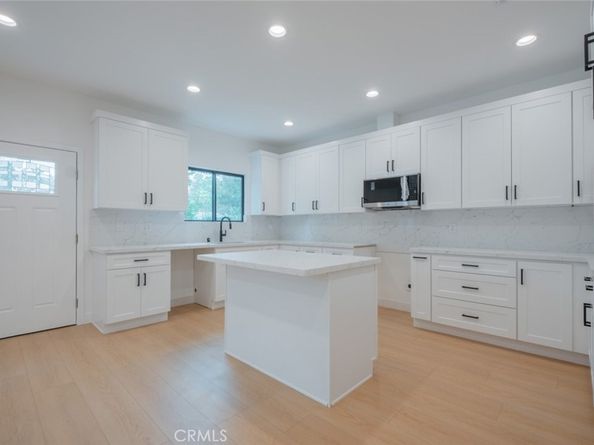 7734 N Glenoaks Boulevard, Burbank CA 91504