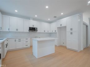 7734 N Glenoaks Boulevard, Burbank CA 91504