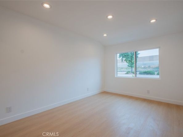 7734 N Glenoaks Boulevard, Burbank CA 91504