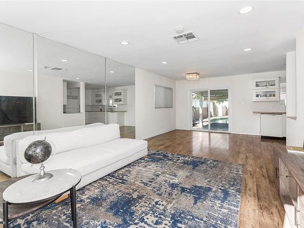 8827 Sylmar Avenue, Panorama City CA 91402