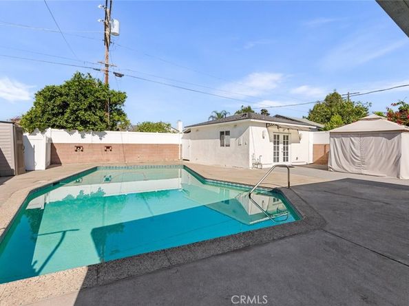 8827 Sylmar Avenue, Panorama City CA 91402