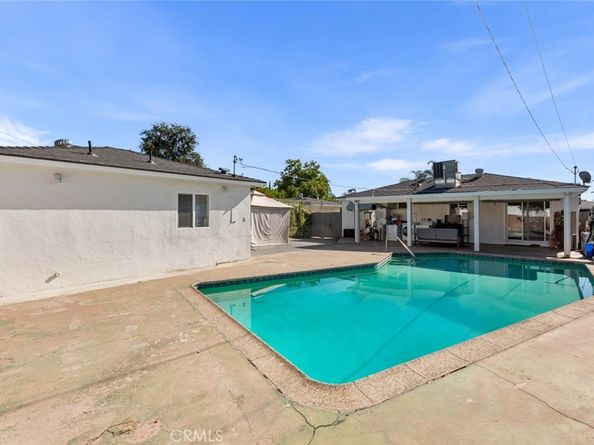 8827 Sylmar Avenue, Panorama City CA 91402